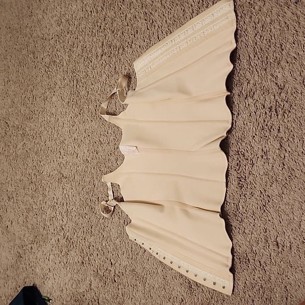 Girdle - Picture 2 of 3